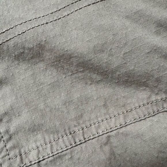 Signature Levi’s Tan Cargo Pants Lightweight Essential Men’s Size 40 Outdoors - Picture 6 of 16